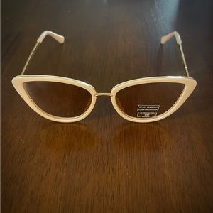 Nwt, stylish , week fitting